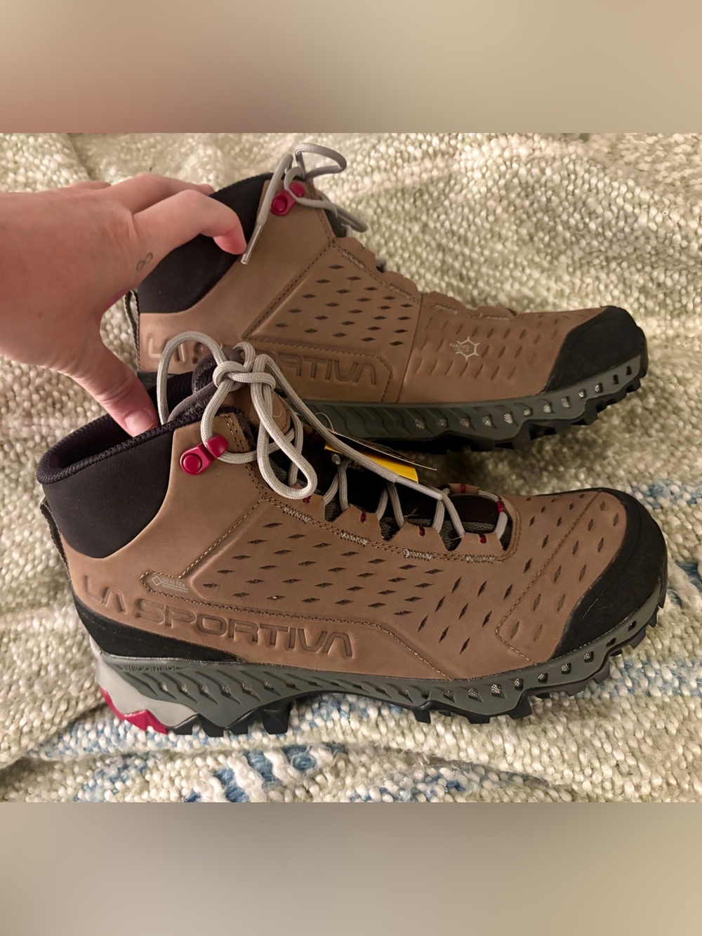 La Sportiva Women’s Tan/Brown GORE-TEX Hiking Boots - Picture 2 of 7